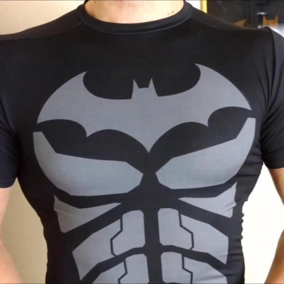 Under Armour BATMAN compression Shirt Black HeatGear Alter Ego Mens Size Small - Picture 2 of 4